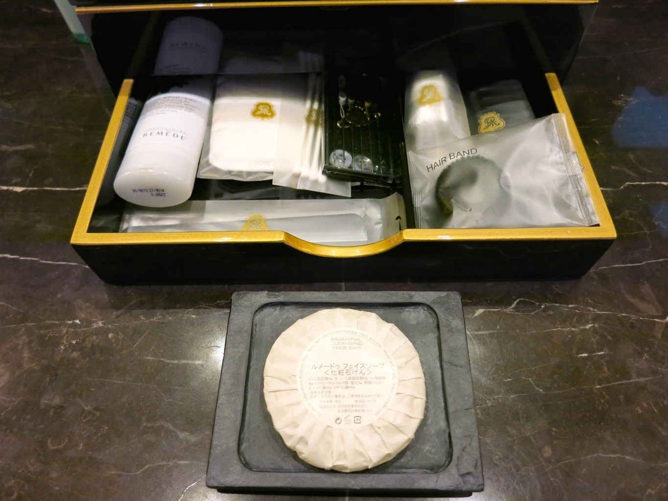 「セント レジス ホテル 大阪」 内観 28401631 Skyview Grand Deluxe /Amenity goods