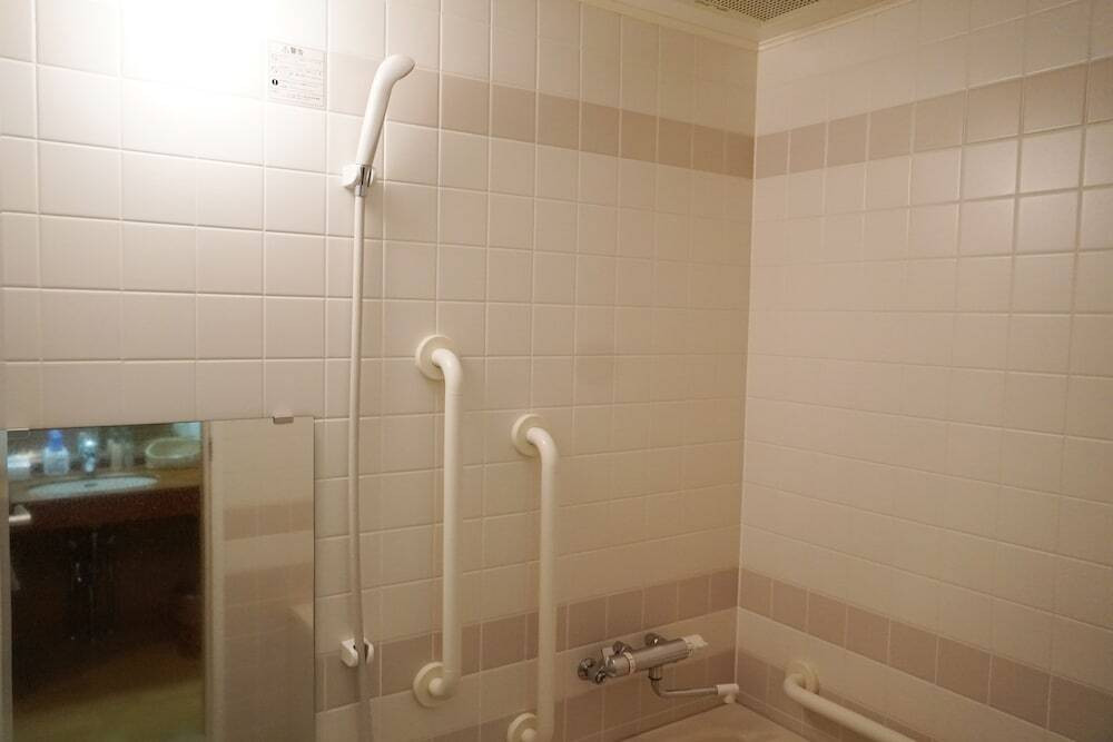 バスルームのシャワー