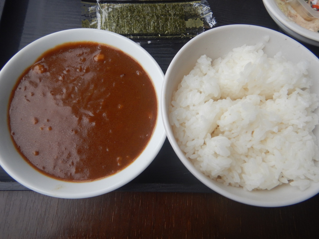 朝食、カレーもある