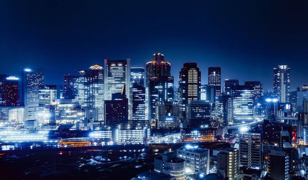大阪摩天楼を見て
夜景に心奪われる / 3