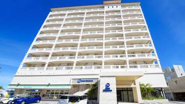 ホテル外観とコンビニ / 2