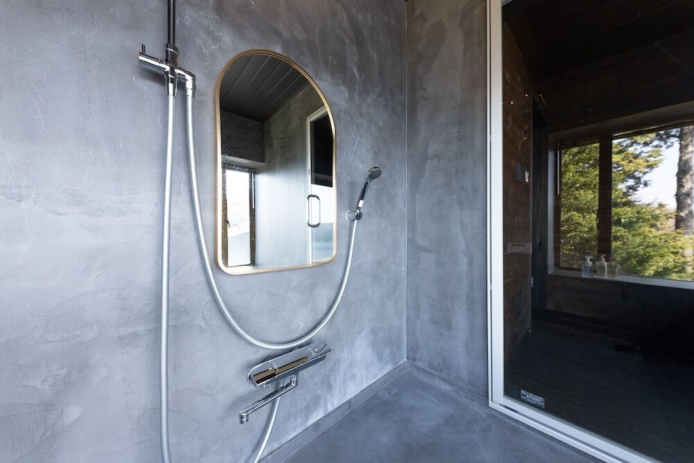 バスルームのシャワー