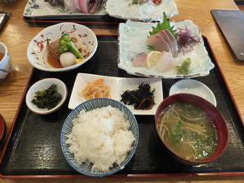 「朝市食堂」料理 1016490 刺身＆角煮定食　１５００円