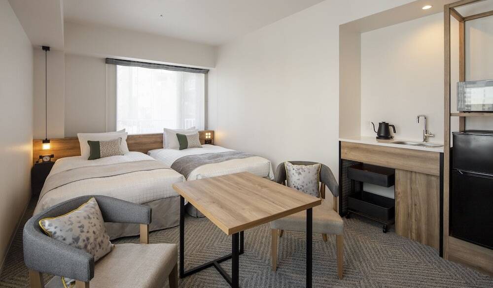 アジョイニングルーム / 4