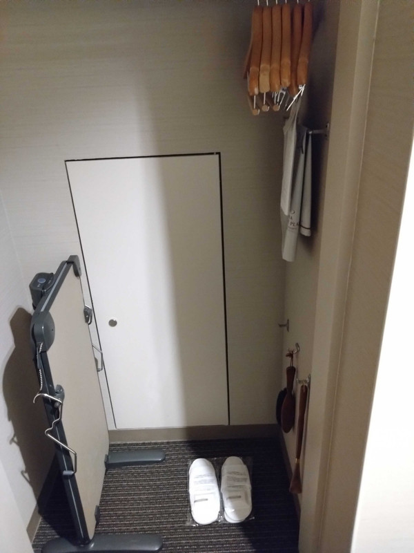 使い捨てスリッパやハンガー