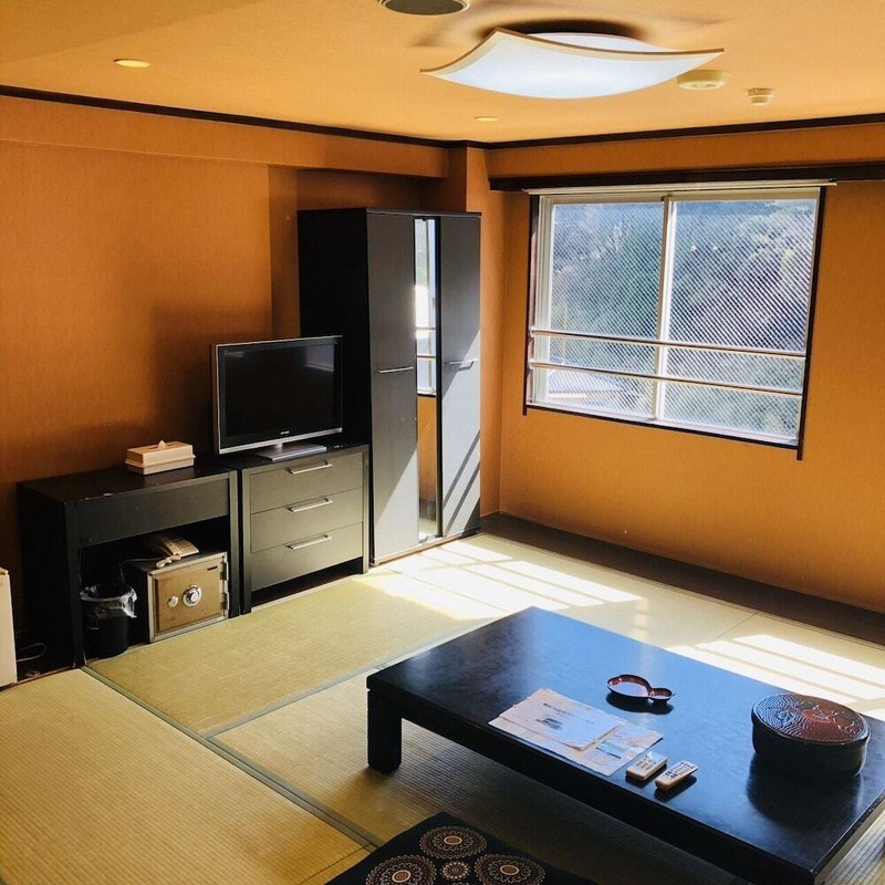 客室内のダイニングエリア