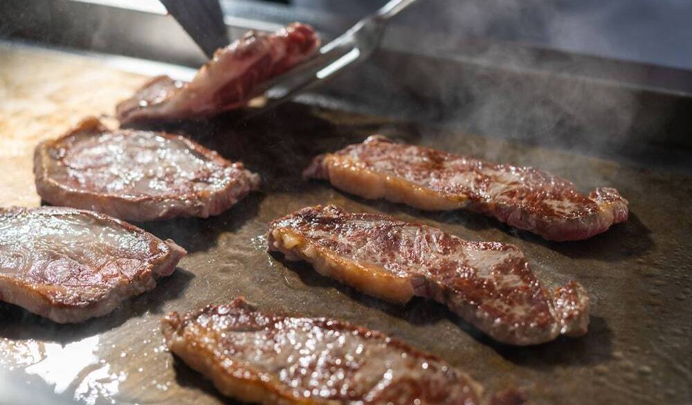 夕食／焼きたて牛ステーキ / 2