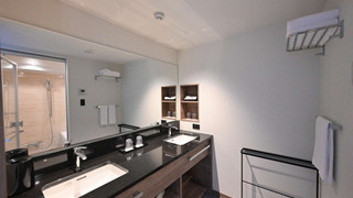 プレミアム ルーム シングルベッド 2 台 バルコニー オーシャンフロント