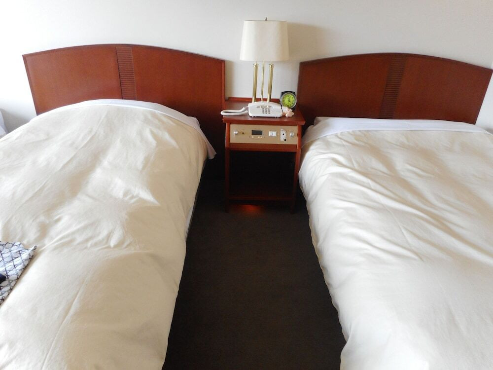 湖のほとりで目覚める素敵な朝を……。全室レイクビューのホテル3479095