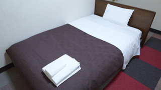 ダブルルーム セミダブルベッド 1 台 喫煙可