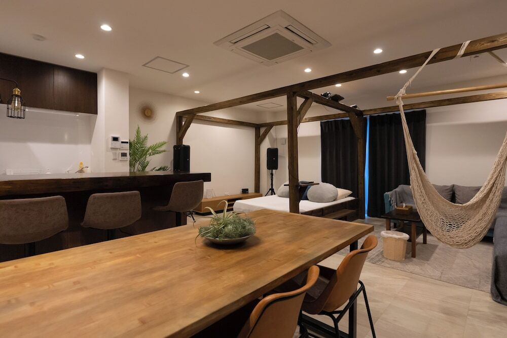 客室内のダイニングエリア