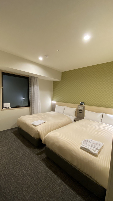 広角で写したので広く見えますが…