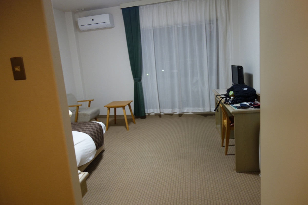 部屋はシンプル