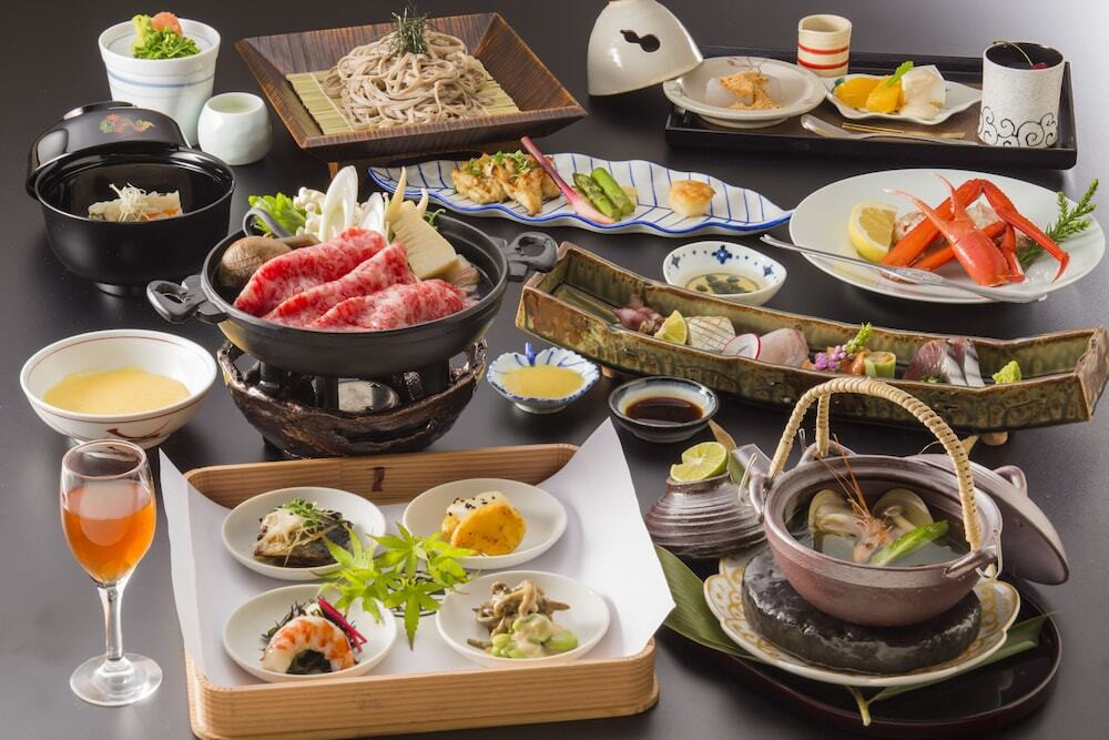 夕食は日本海の幸満載！贅を尽くした会席料理3913791