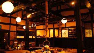 囲炉裏のあるロビー / 2