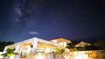 施設の正面 (日没後) / 10