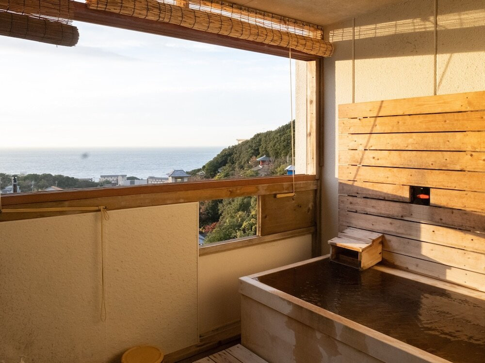 100％源泉掛け流しで白浜の湯を2人締め3912136