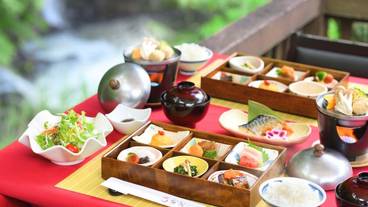 食事・飲み物 / 3