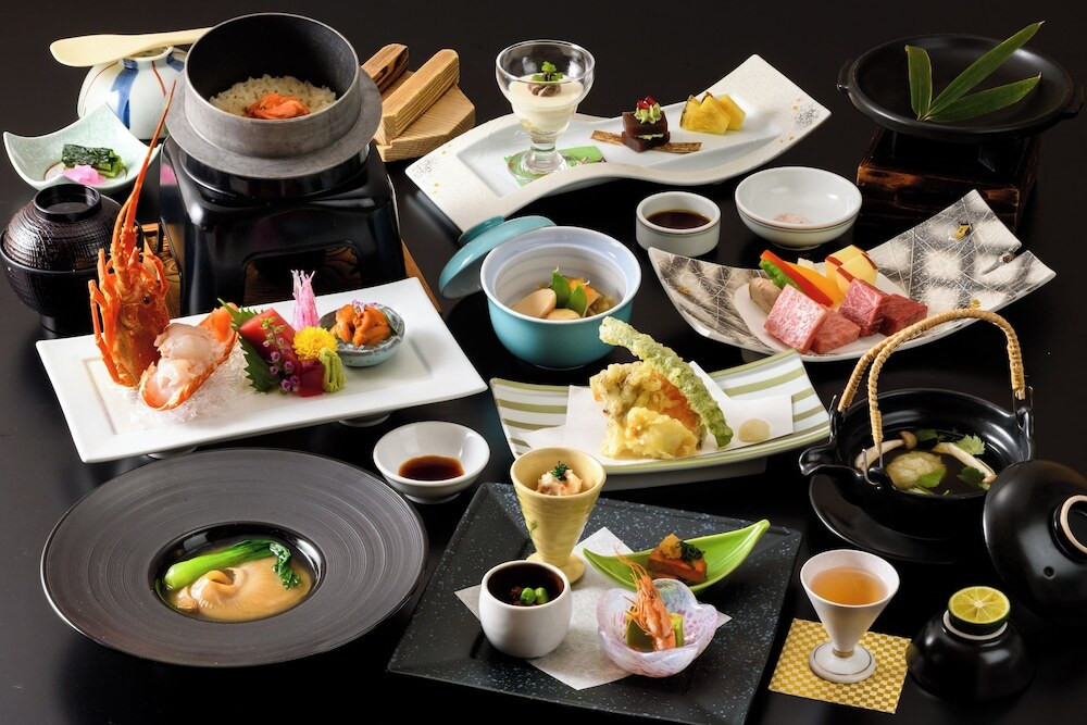 宿選びのポイントは、人目を気にせずくつろげる『部屋食・個室食』4239320