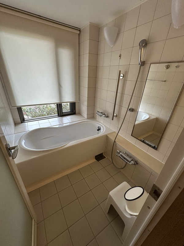 シービューで、夜は海を見ながらバスタイム。