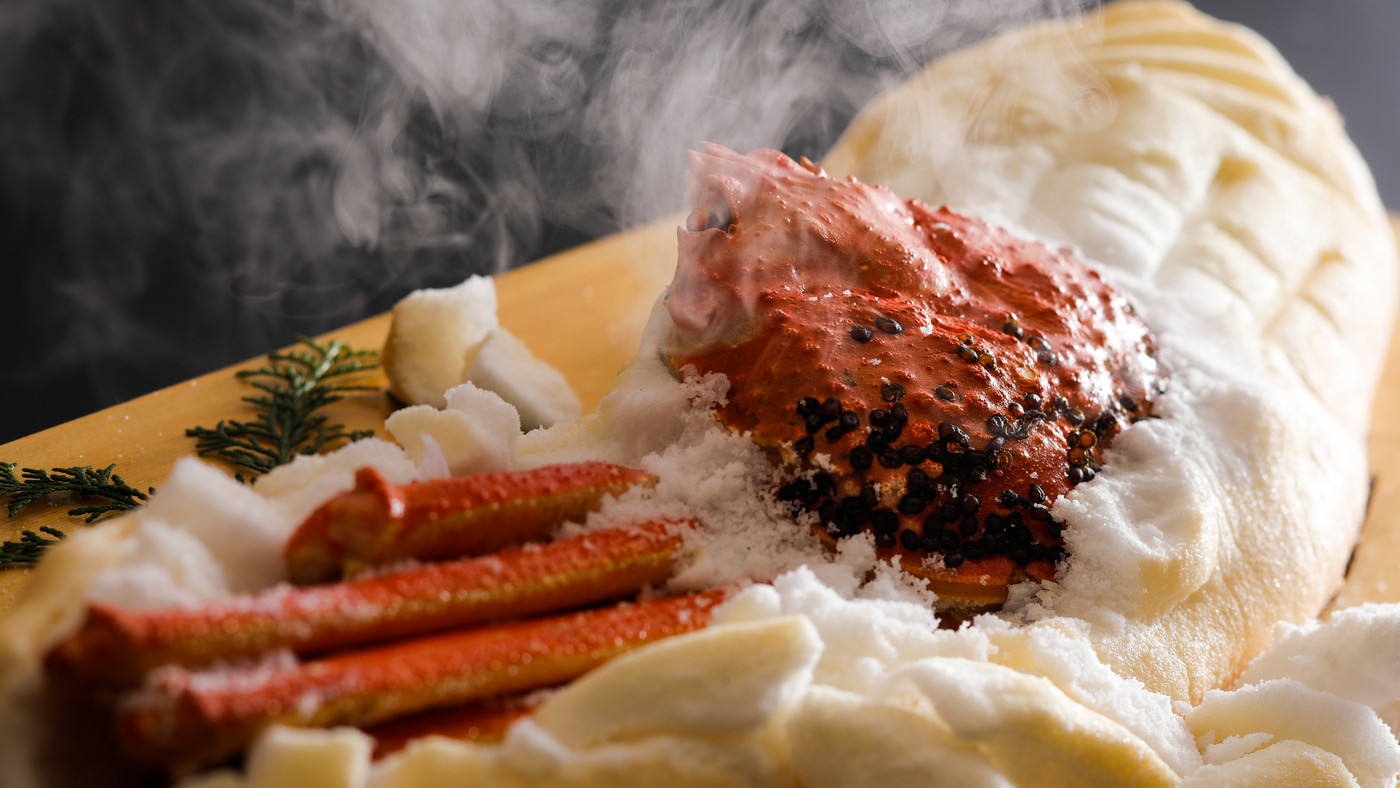  ここでしか味わえない、名物焼ガニ「かにかまくら」にビックリ！4574016