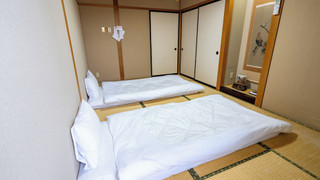 和室　３人部屋、 布団３つ、(禁煙)