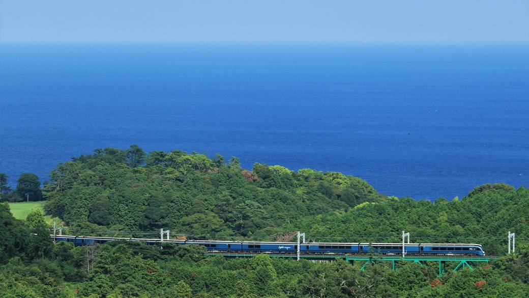 送迎バス＆電車で
ゆったりと帰宅 / 1
