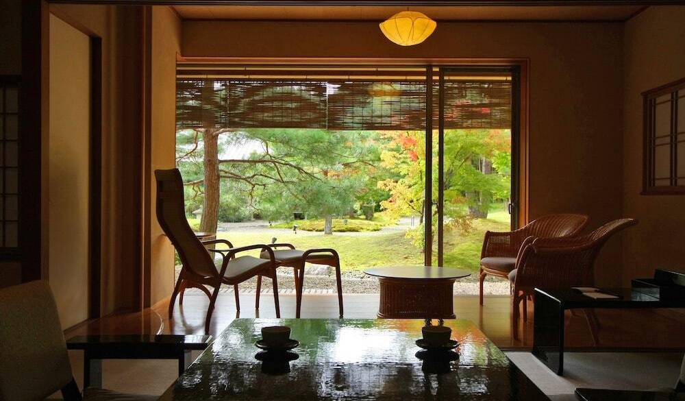 本館和室から望む庭 / 5