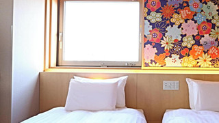 和洋室ツイン [20sqm 低床ベッド110cm/2台]