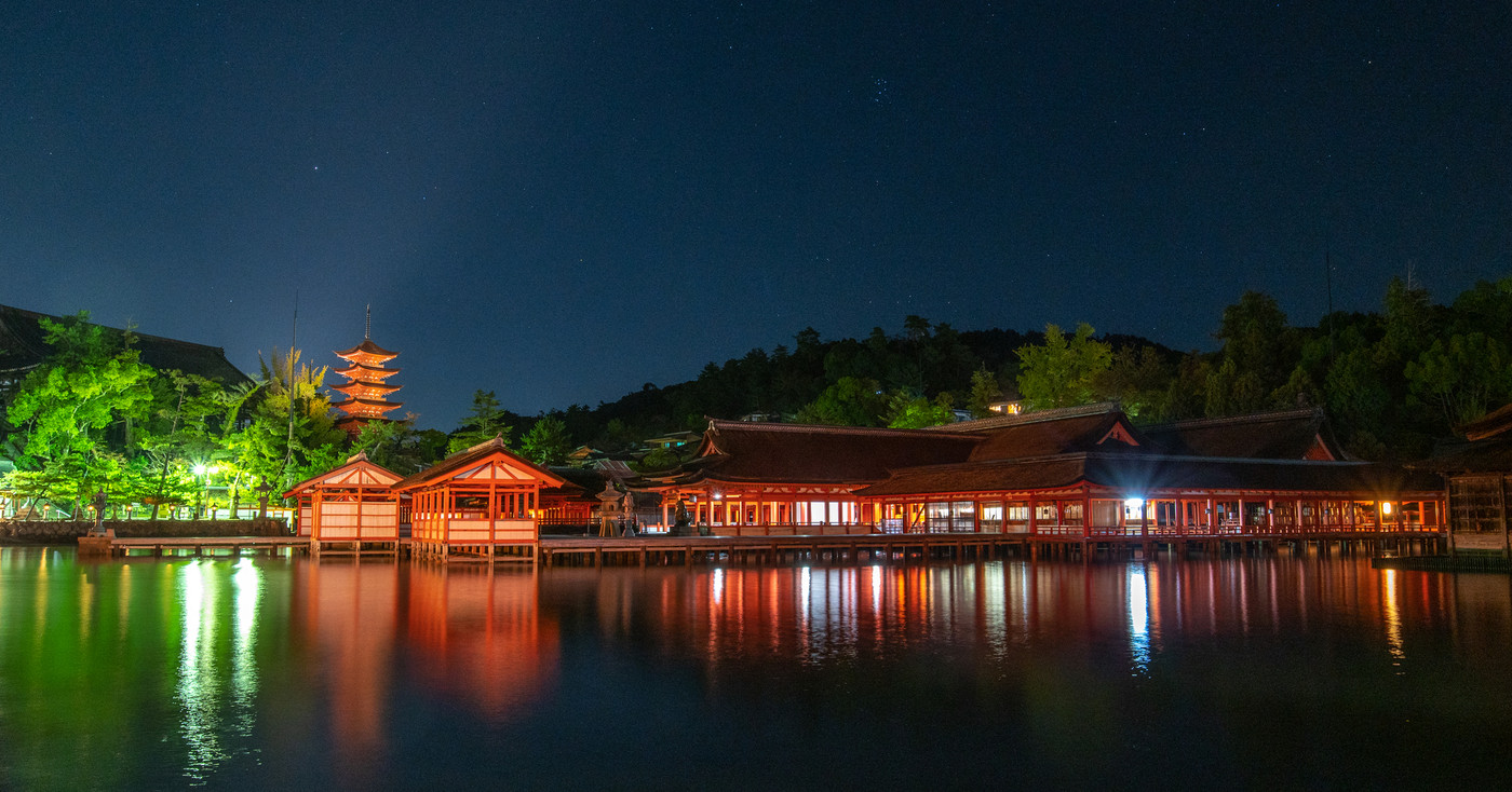 世界遺産　夜の宮島