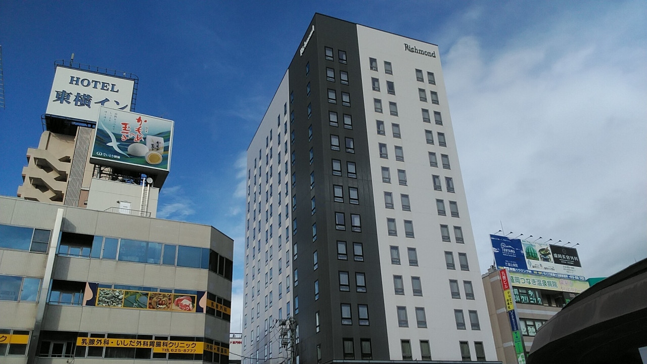 グレーのタイル張りの最上階に滞在しました