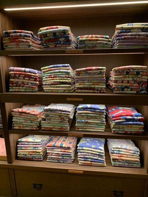 館内には色浴衣の無料レンタルコーナーが。帯の種類も豊富でコーディネートを楽しめる。自分好みの浴衣を着れば、気分がさらに高まりそう / 1