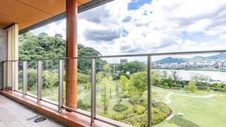 スイート 1 ベッドルーム (Furnished Balcony)