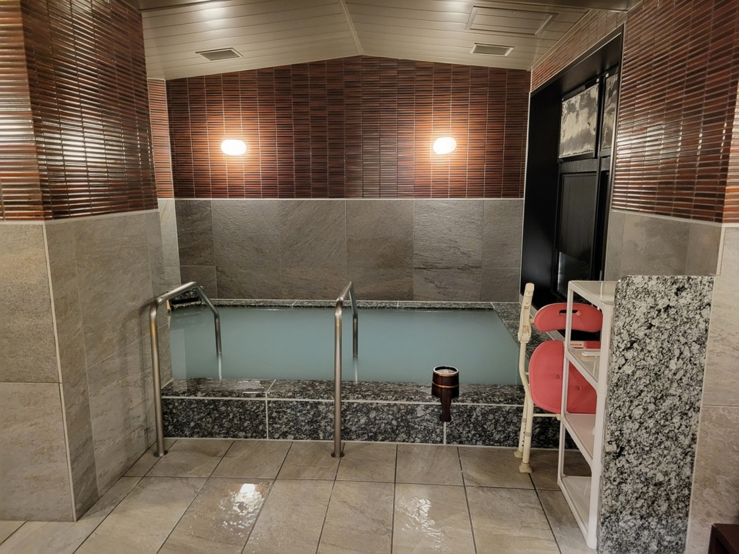 人工温泉ですが大浴場も快適でした