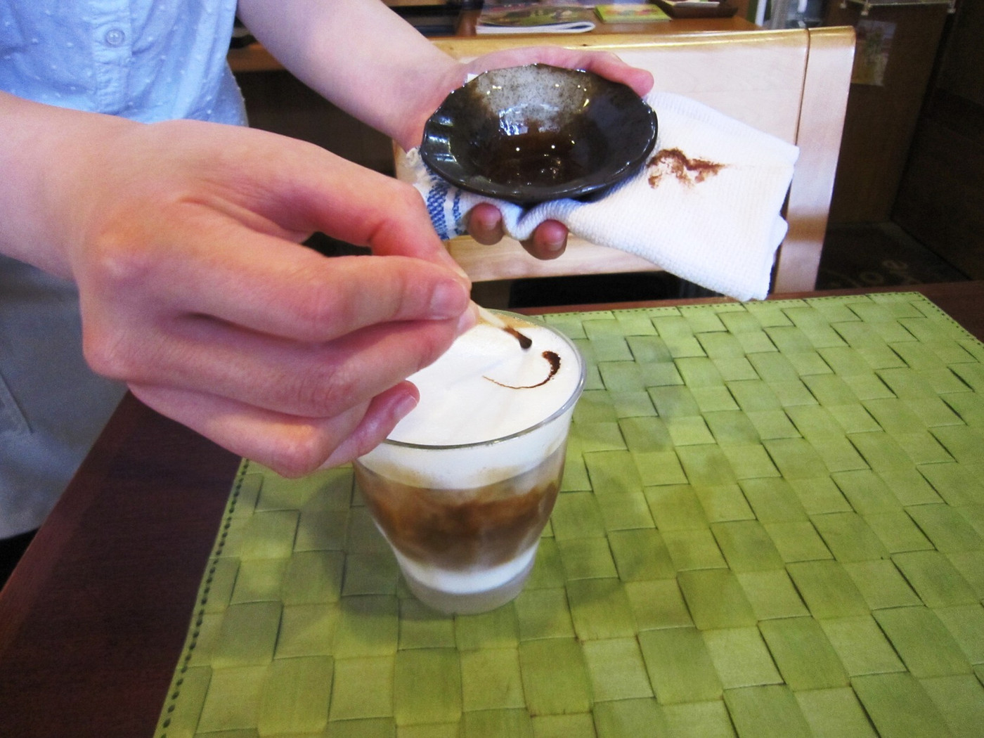 「にこすたいる」ドリンク 921032 鹿カプチーノ　400円