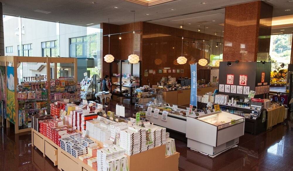 館内ファミリーマート / 1