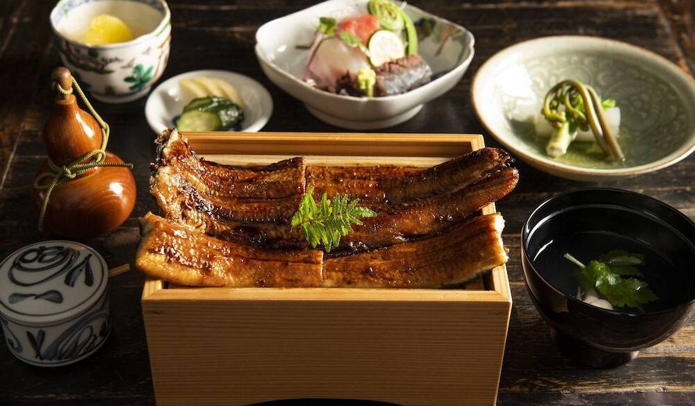 名物は鰻料理！
豪華な和の夕食 / 1