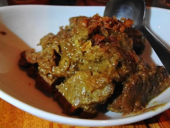 「ブリ・マデ」料理 1094284 ルンダンサピ(牛肉のスパイス煮込み) 1200円