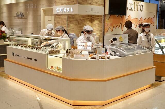 「立町カヌレOSA店」で
スイーツをゲット！ / 3