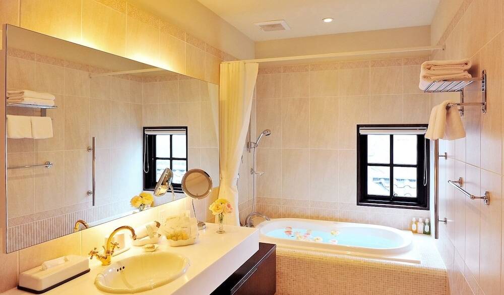 アロマに包まれて
癒しのバスタイムを / 1