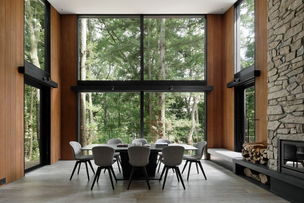 客室内のダイニングエリア