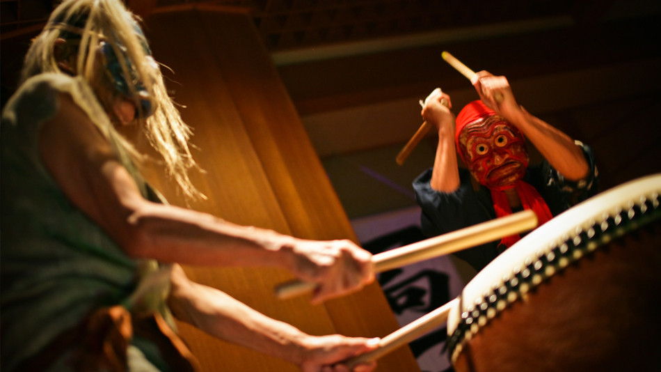 「瑠璃光」名物、大迫力の鬼面太鼓(きめんだいこ)3486224