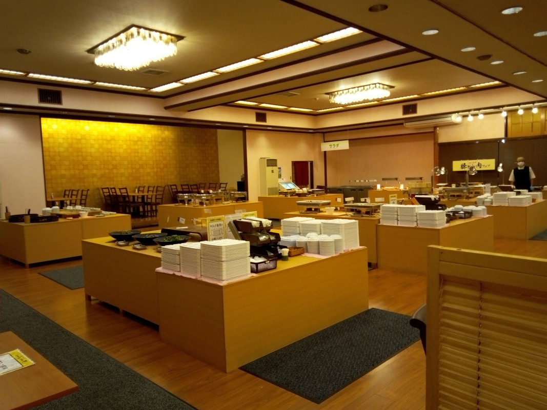 夕食バイキングの料理コーナーです。