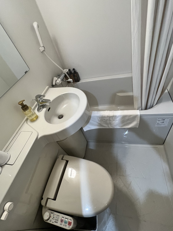 バスルームは狭い