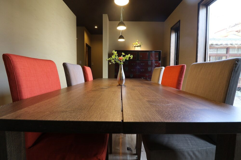 客室内のダイニングエリア