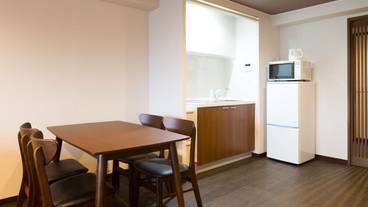 客室内のダイニングエリア / 24