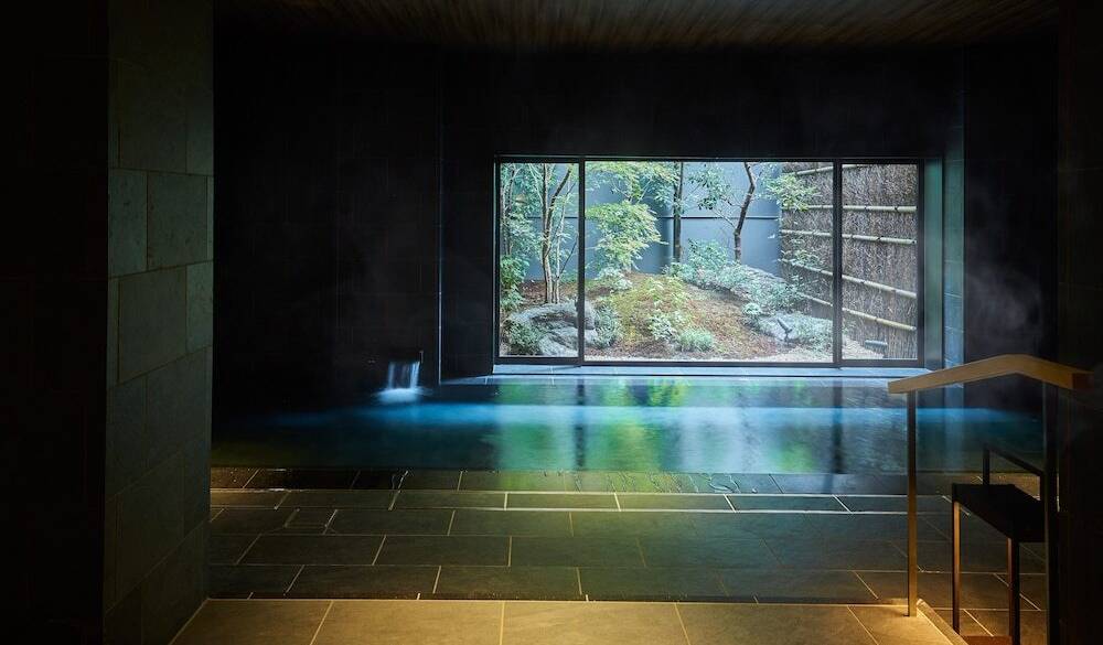 箱根・芦ノ湖の源泉から
運んだ温泉へ / 1
