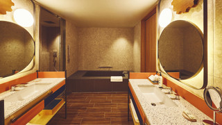 スイート 1 ベッドルーム (Furnished Balcony)