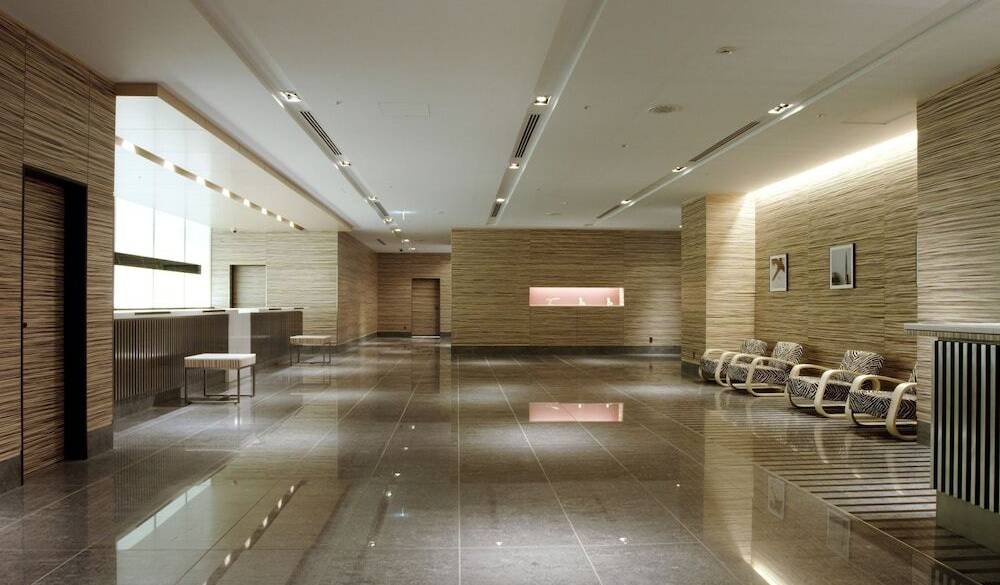 広々としたフロント / 1