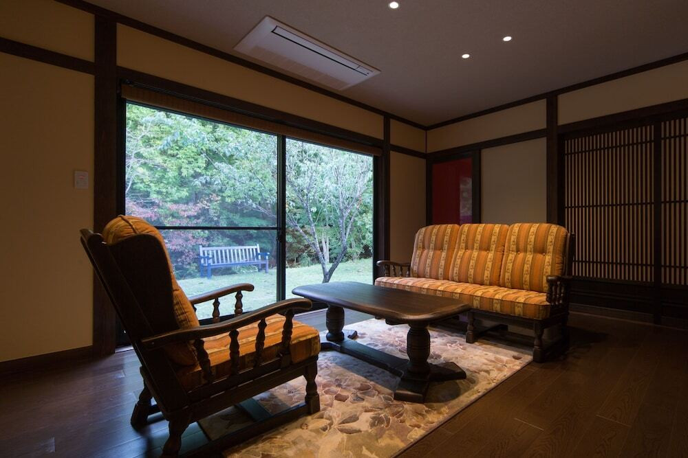 どこか懐かしい里山の風景の中にある宿3521831